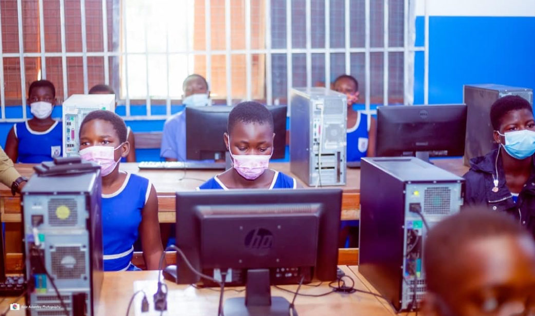 Children participating in a Frantomapa educational activity